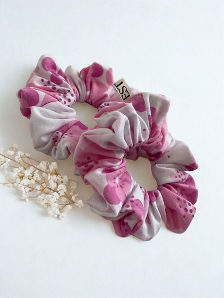 Scrunchie z bawełny – różowe kwiaty