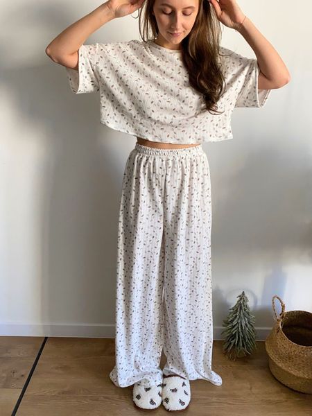 Biała bawełniana piżama w listki