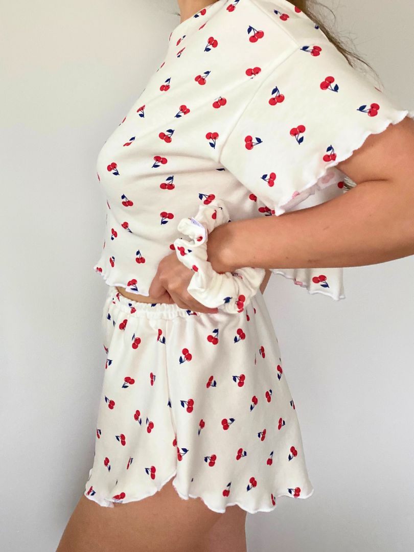 Set w wisienki– piżama + scrunchie